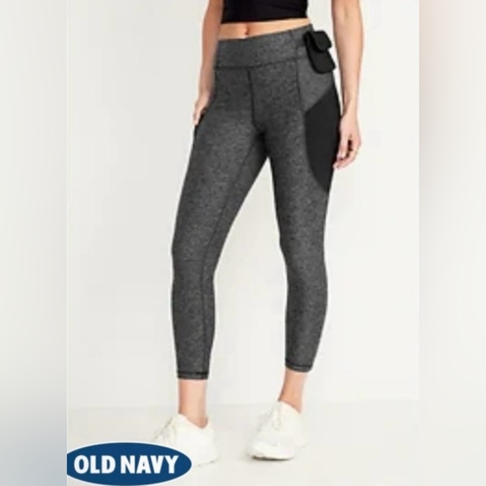 Old Navy  Gray and Black Capris with pocket